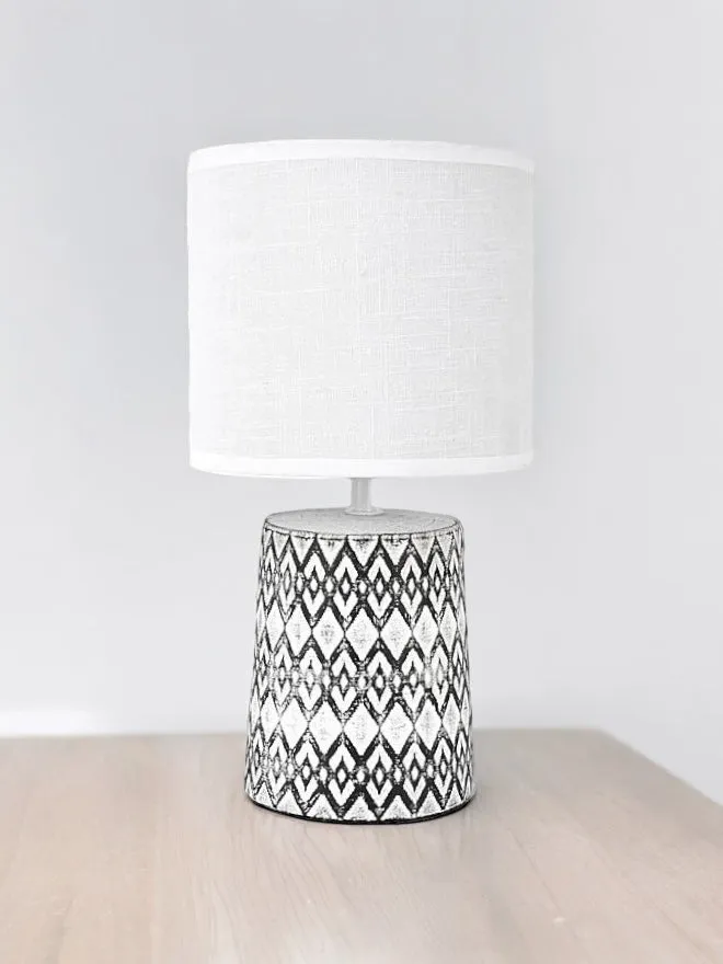 Black And White Etched Ceramic Table Lamp