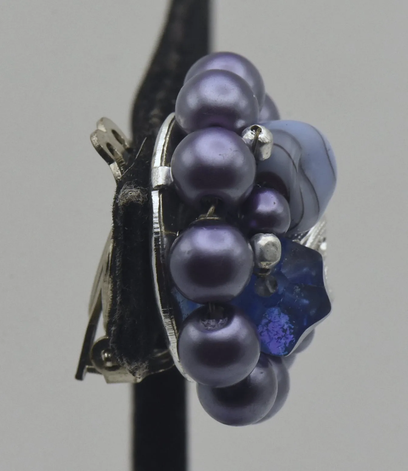 UNMATCHED Vintage Silver Tone and Bead Clip-On Earring